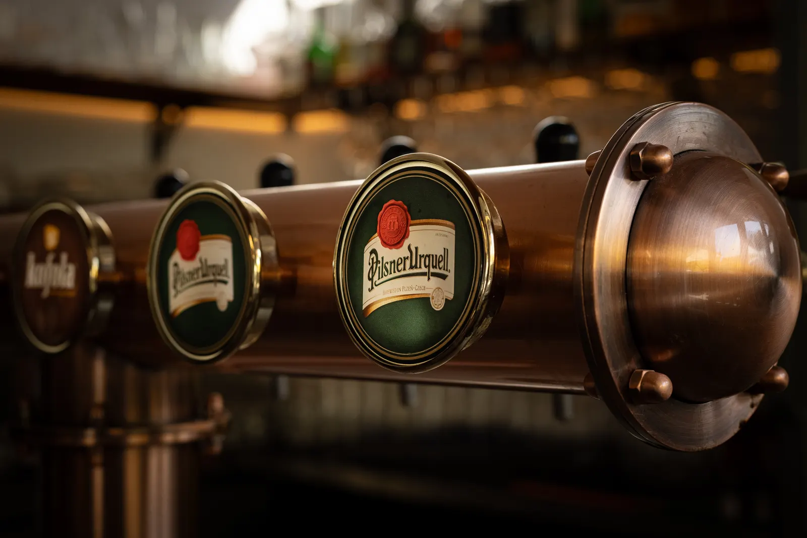 Pípy Pilsner Urquell na výčape